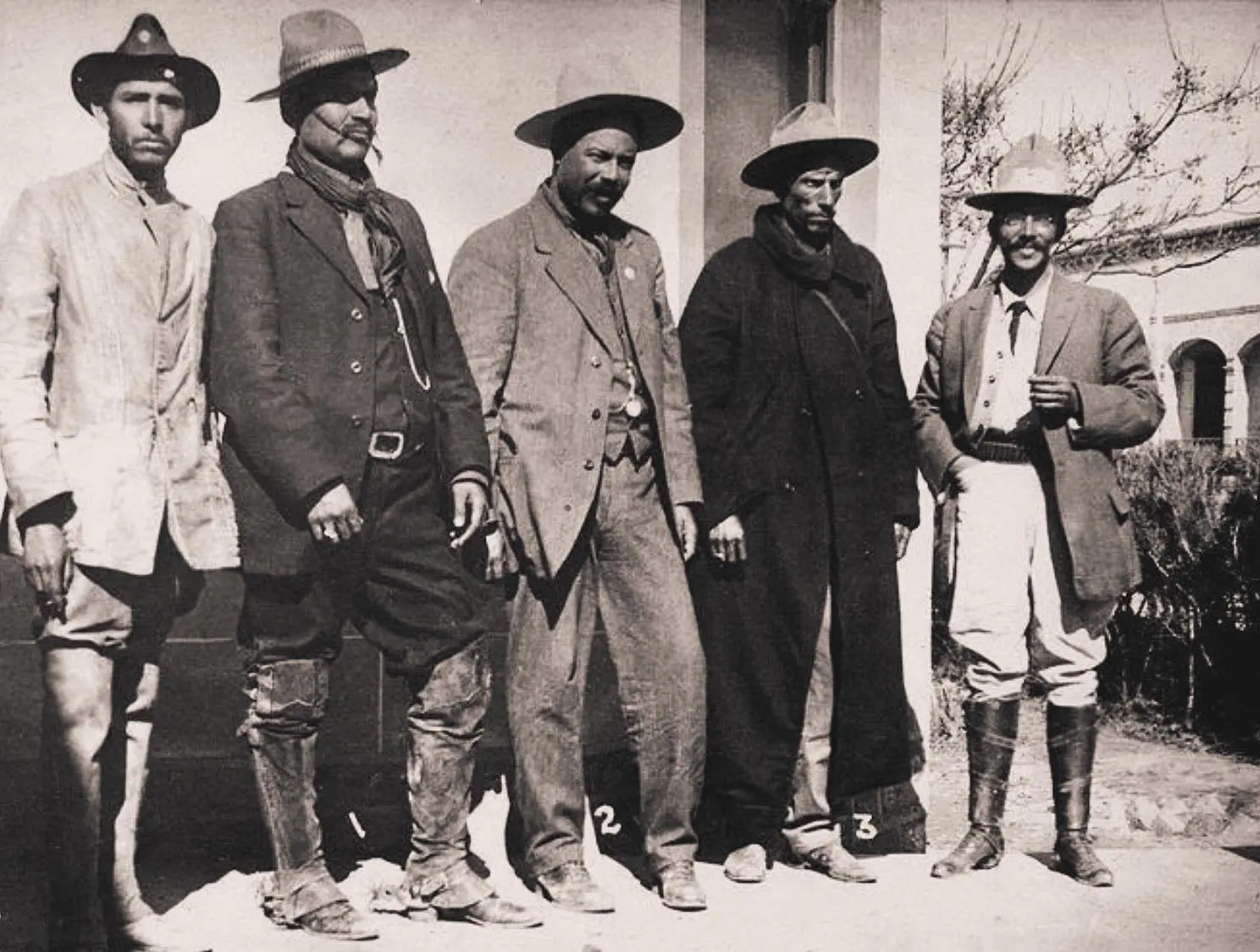 GENERALES DE VILLA. GENERALES DE VILLA.
