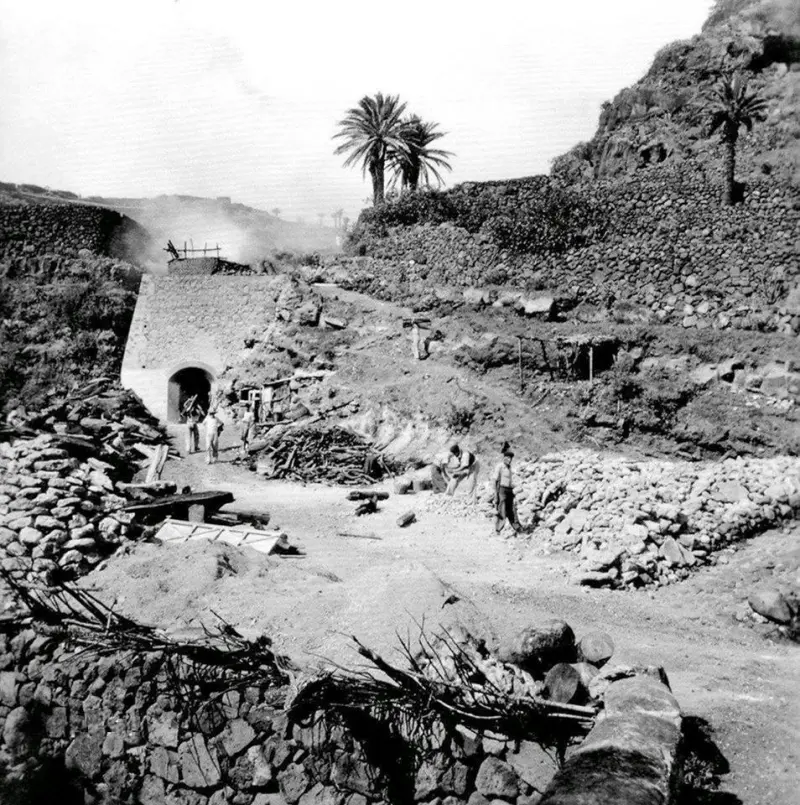Trabajadores horno de la cal de Breña Baja