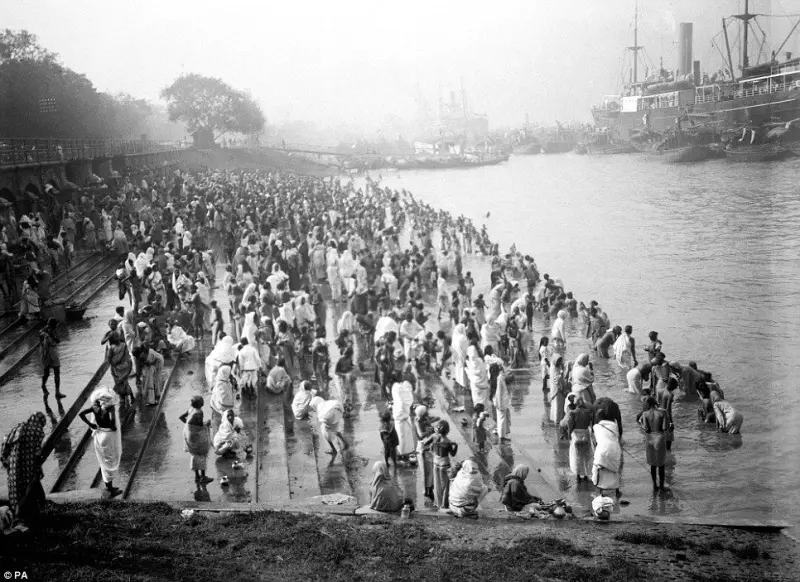 A crowded riverside at Chandpal Ghat