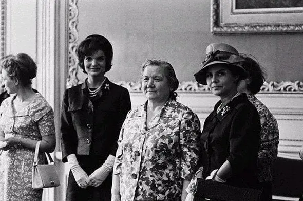 Meeting between Jacqueline Kennedy and Nina Khrushcheva