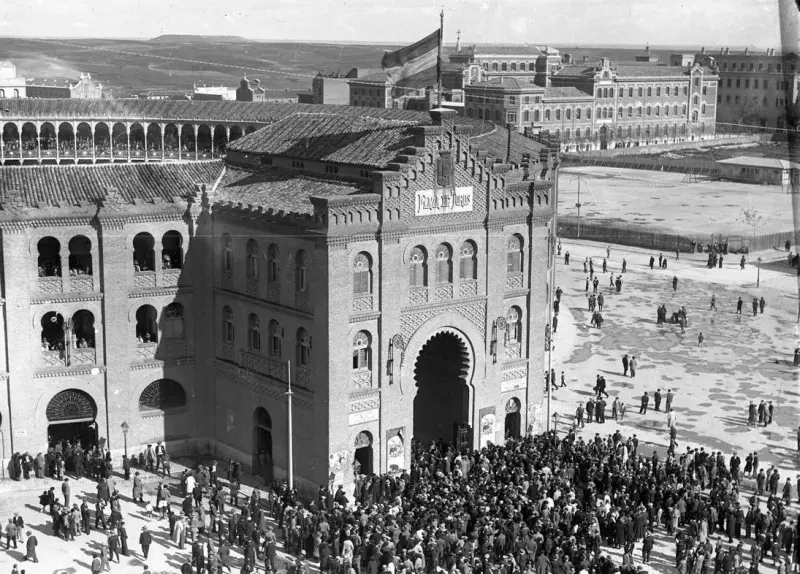 Plaza de Toros de Goya el día de su inauguración.