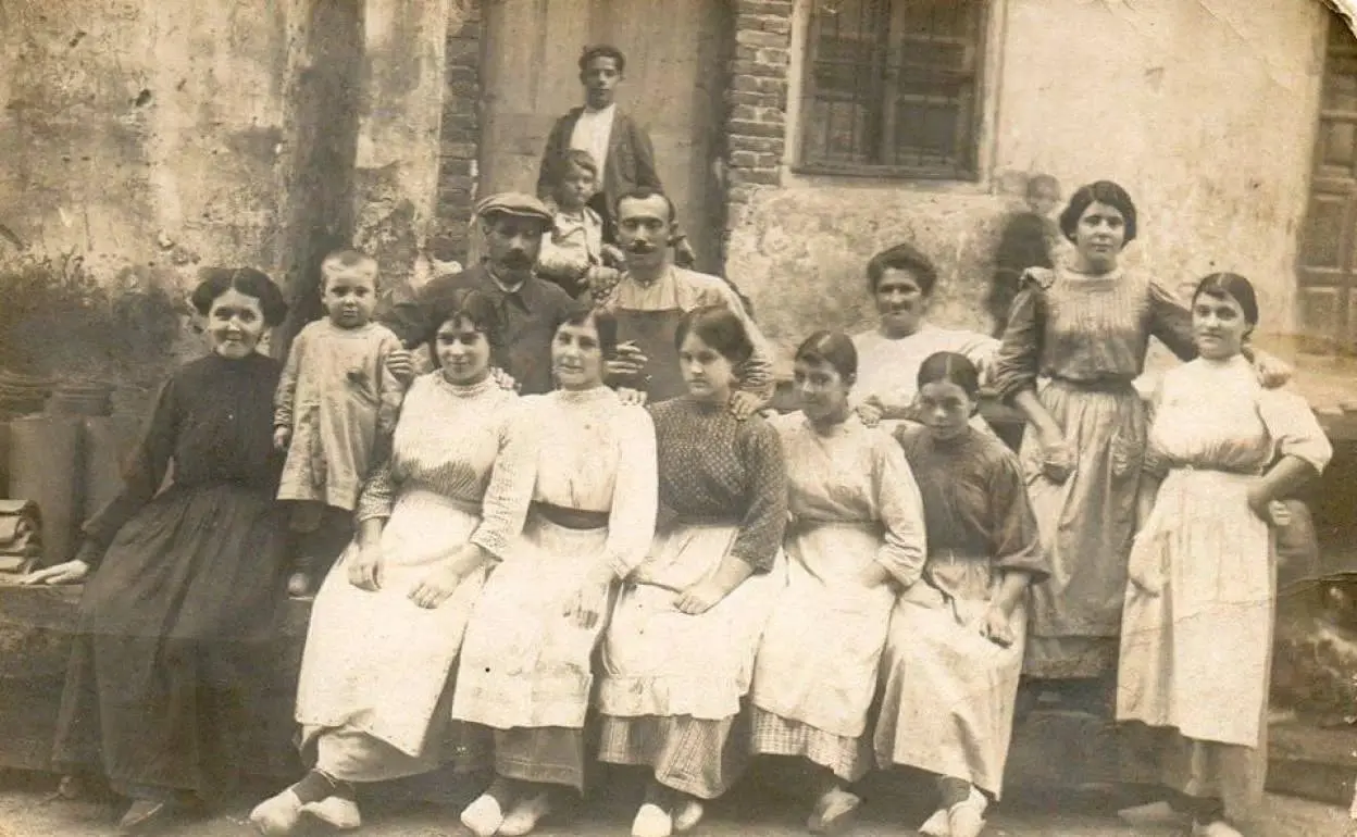 Empleadas de la alpargatería 