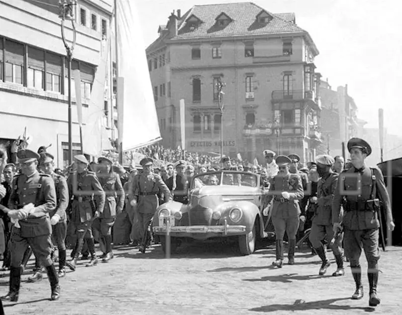 El Jefe del Estado supervisa obras del puerto.