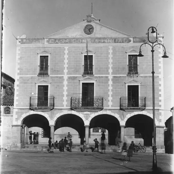 Plaza de España y Ayuntamiento.