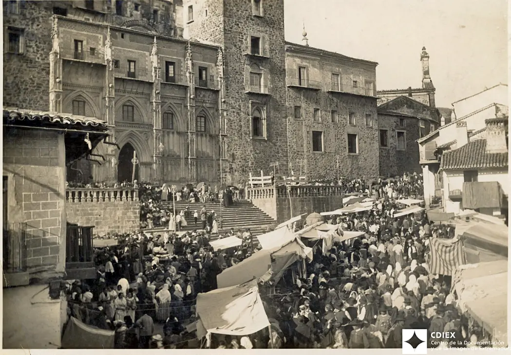Mercado en la Plaza Santa María