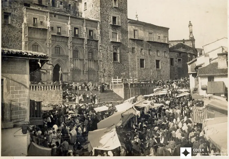 Mercado en la Plaza Santa María