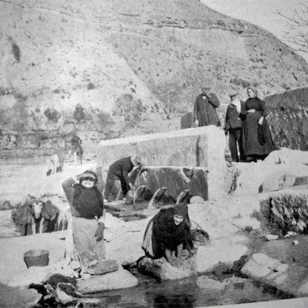 Mujeres en el lavadero.