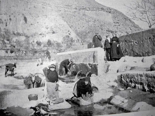 Mujeres en el lavadero.