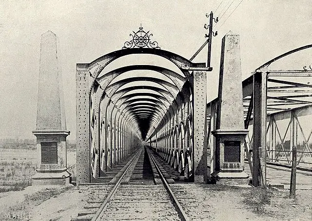 Puente ferroviario sobre el río Maule