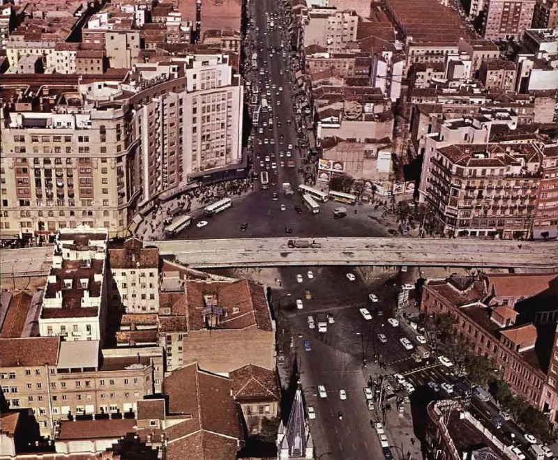 Construcción del paso elevado de Cuatro Caminos