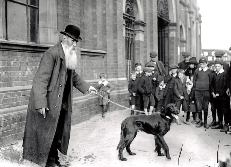  Outside St George's Market