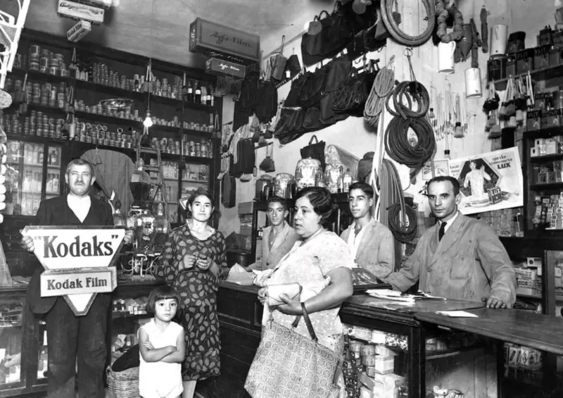 Droguería perfumería "El Segoviano".