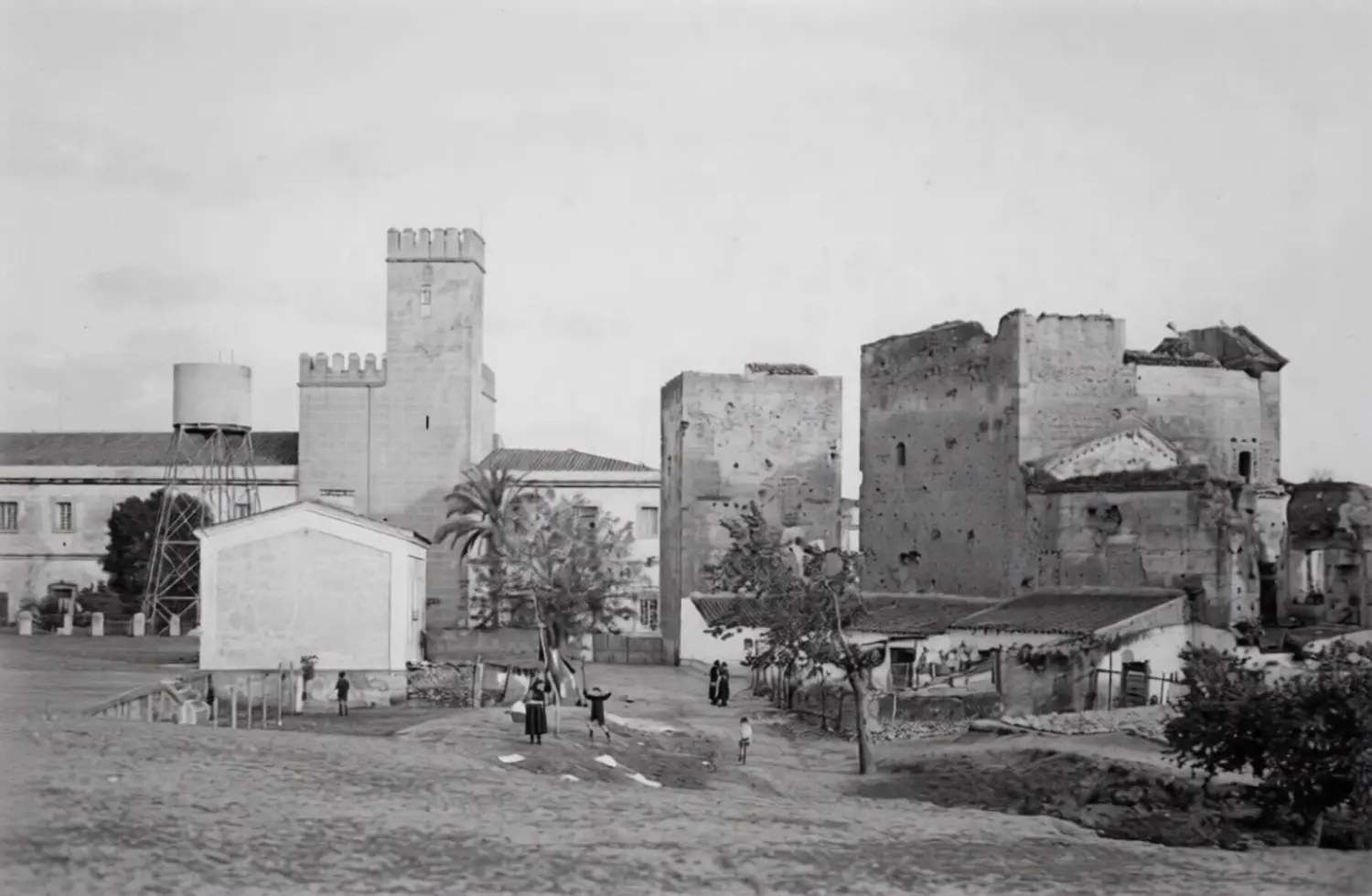 Castillo y Hospital Militar — memoria de piedra y cicatrices visibles
