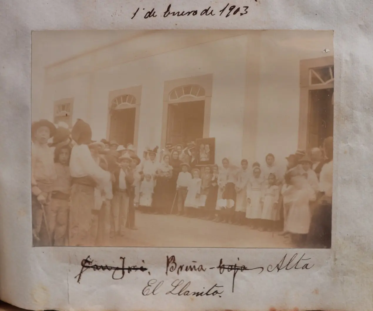 Grupo de personas en El Llanito.