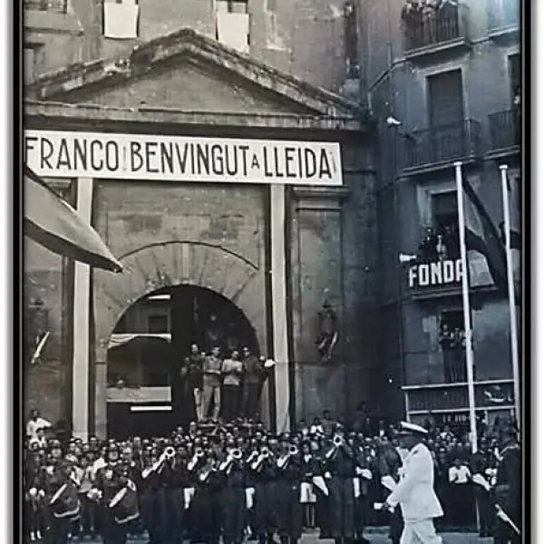 Franco aclamado en su visita.