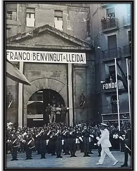 Franco aclamado en su visita.