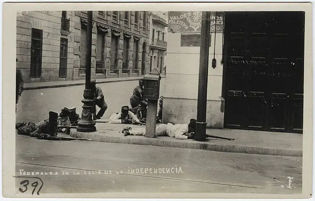 Bajo vigilancia: federales en la Calle Independencia