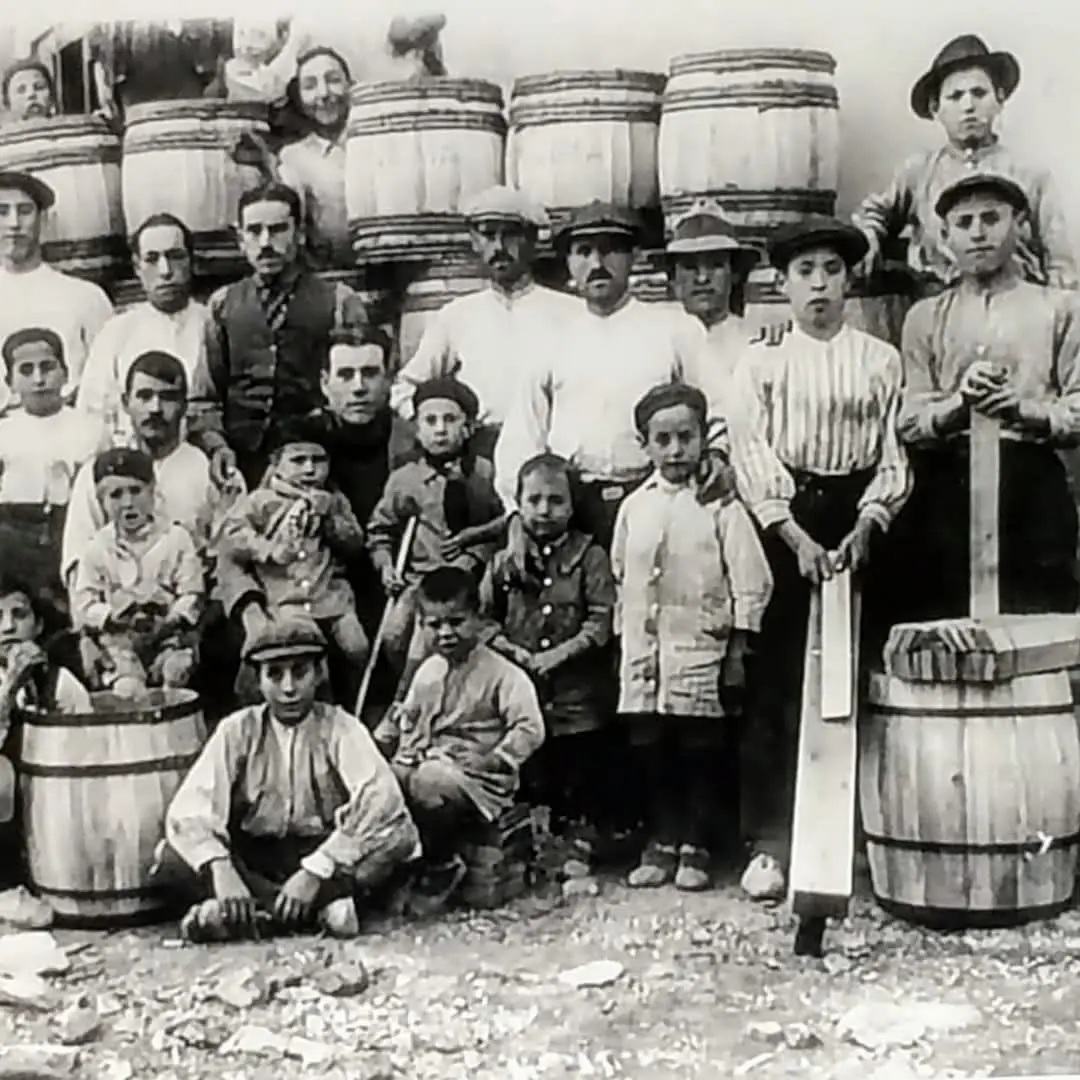 Familia de toneleros.