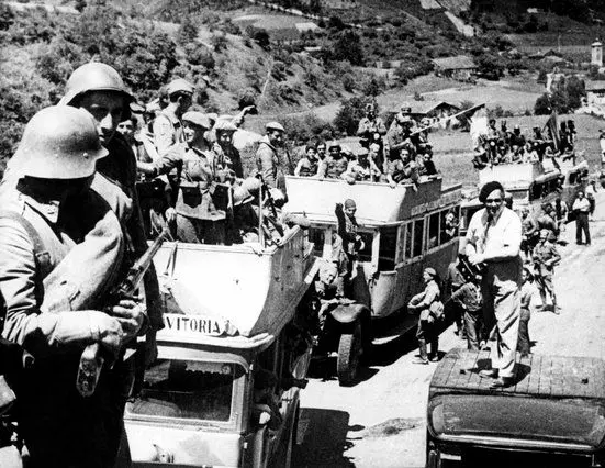 Tropas nacionales llegando a Bilbao.