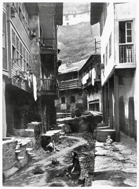 Lavanderas en la calle Riofrío.