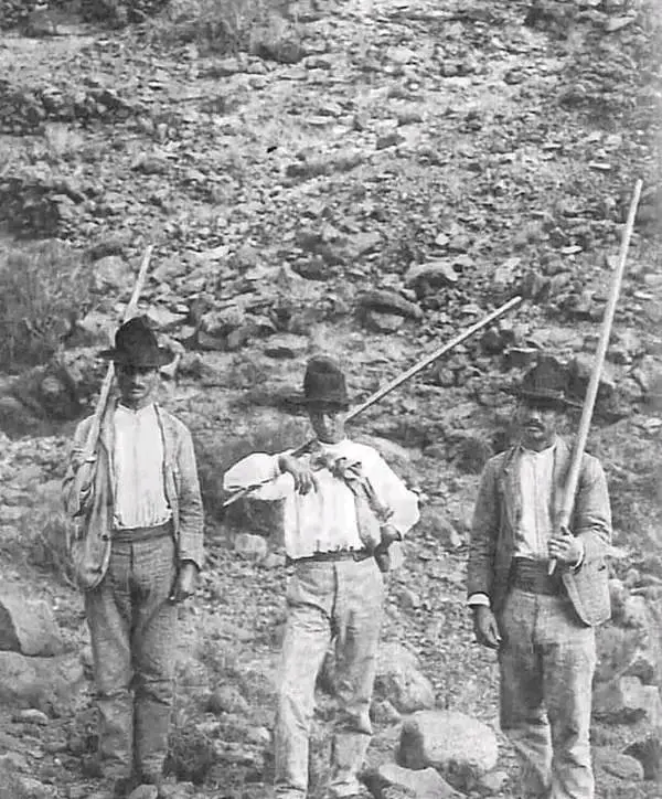 Pastores de La Gomera con las lanzas.