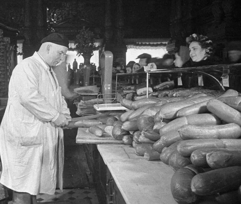Everyday Life of Soviet Trade in the 1950s