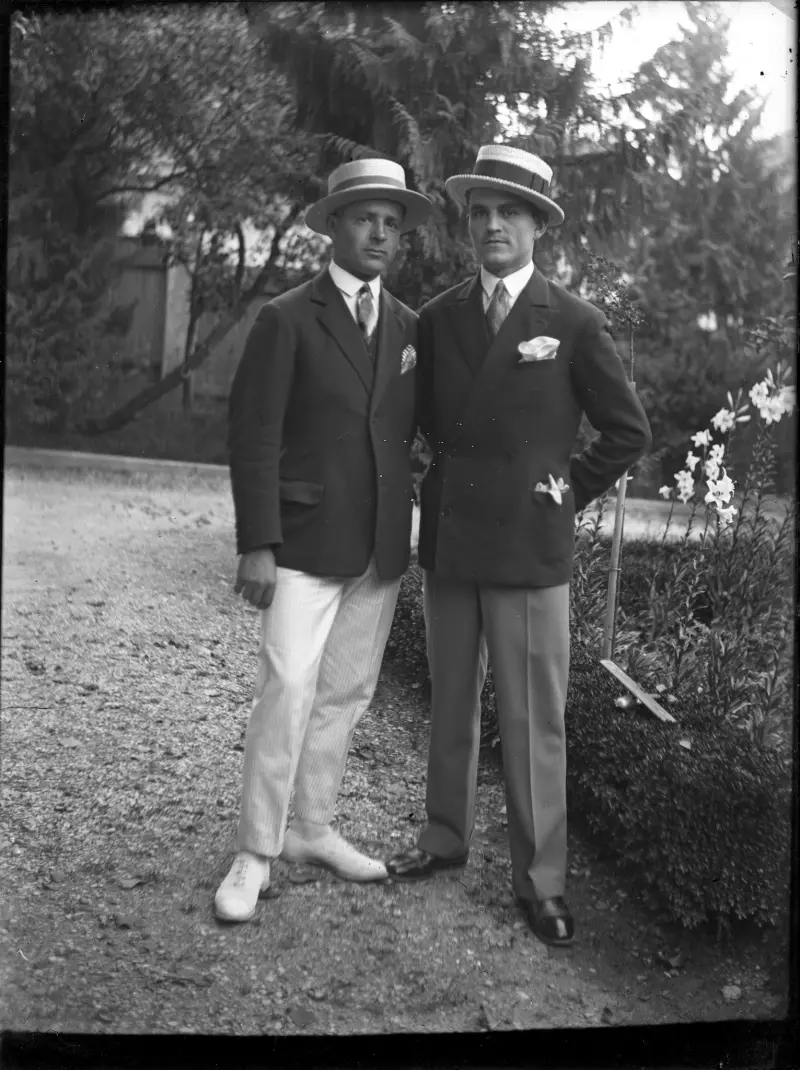 Dublu portret undeva