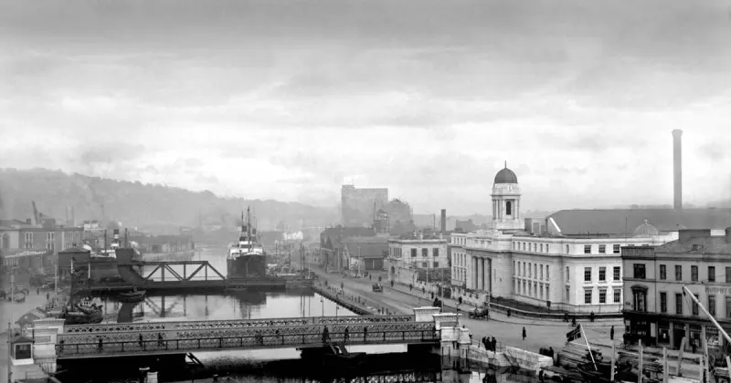 View of River Lee, Parnell Bridge and Cork City Hall 