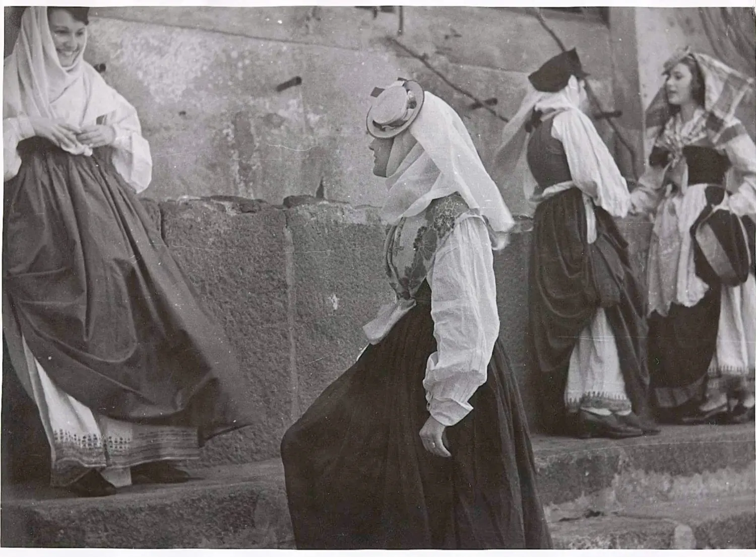 Señoritas en Santa Cruz de La Palma.