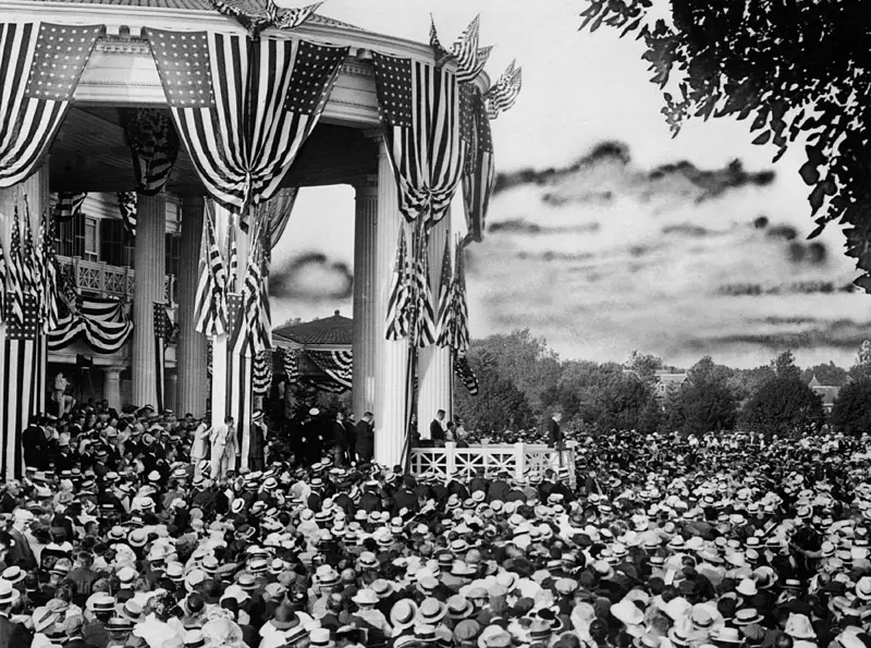 Woodrow Wilson accepts the Democratic Party nomination at his summer home
