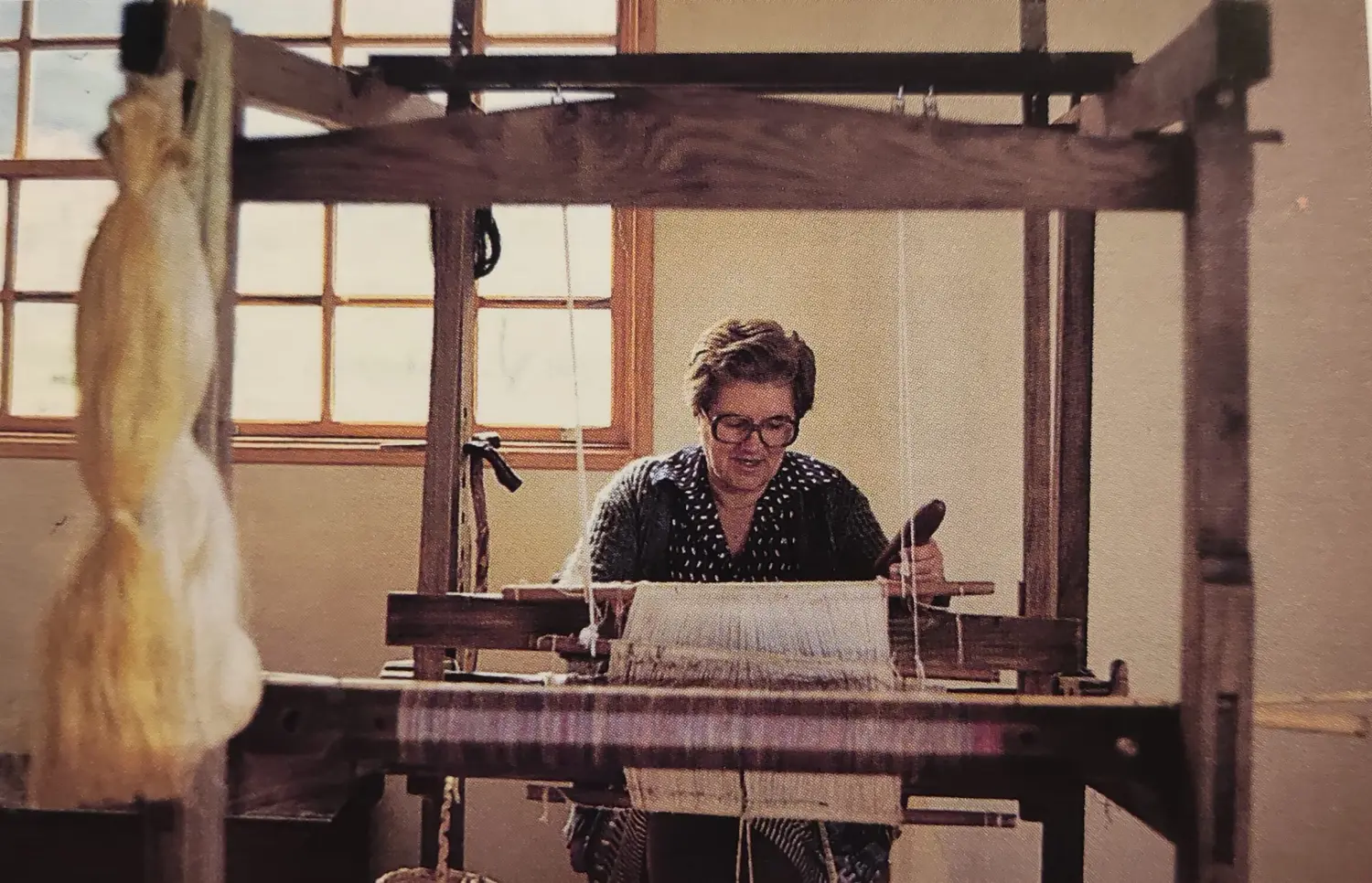 Bertila Pérez en el telar.