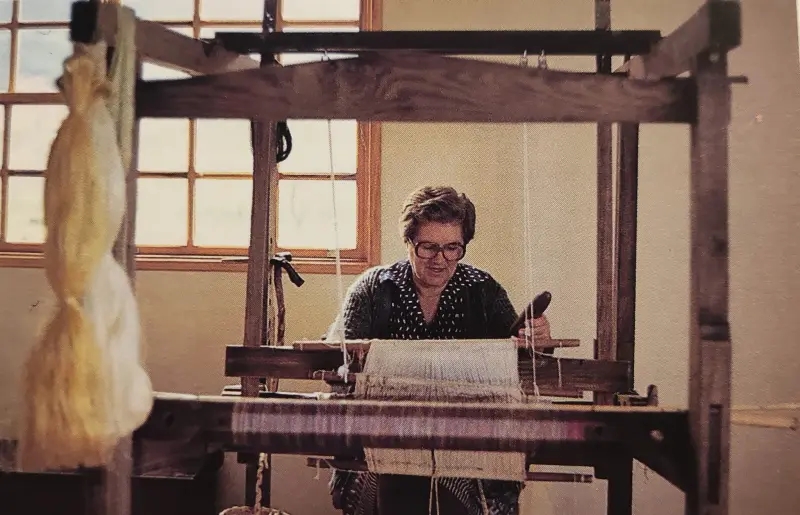 Bertila Pérez en el telar.