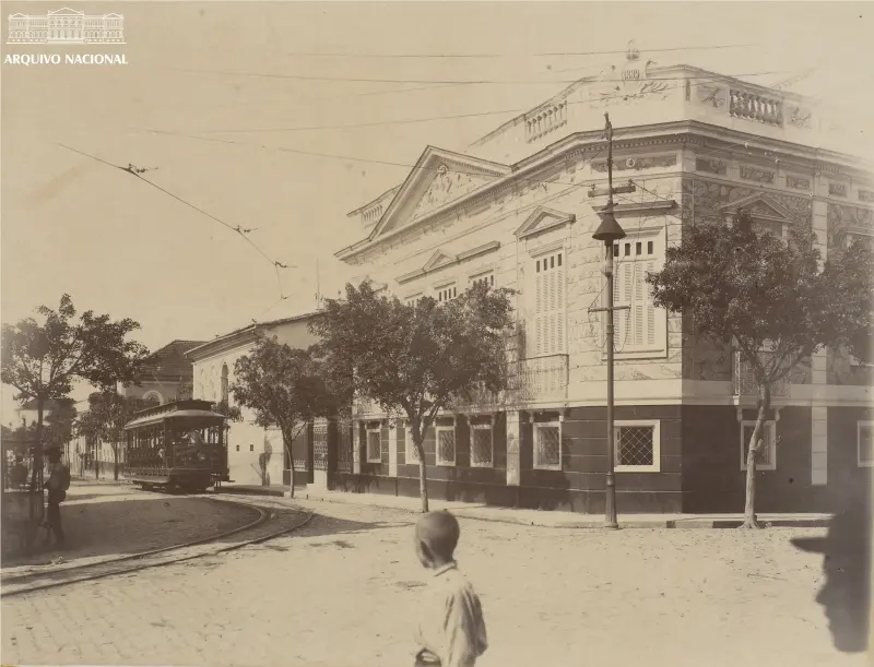Bonde circulando pelas ruas