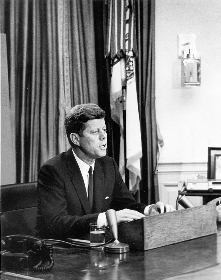  President John F. Kennedy addresses the nation on civil rights