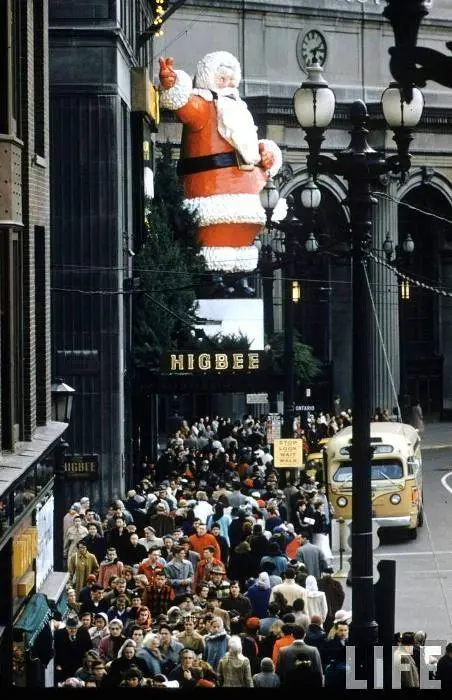 Christmas Shopping in downtown