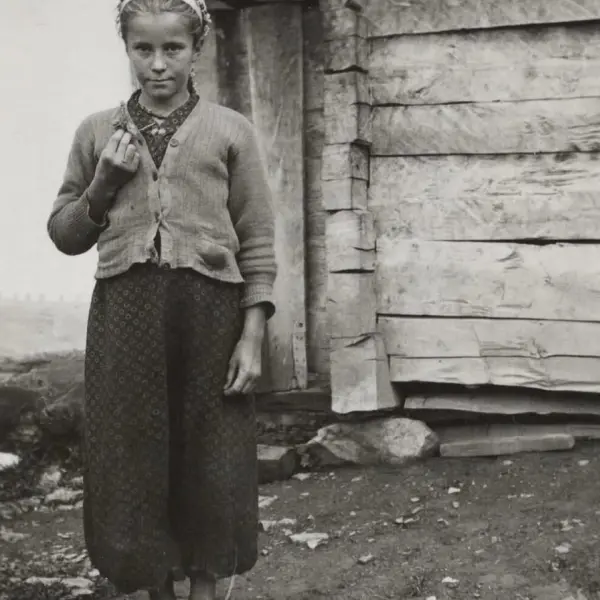 Bosnian peasant girl 