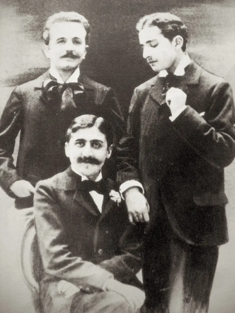 Marcel Proust (seated), Robert de Flers (left) and Lucien Daudet 