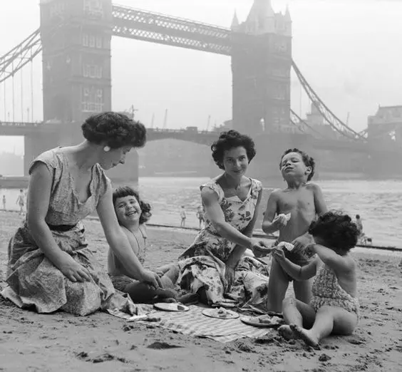 BEACH IN TAMESIS RIVERSIDE