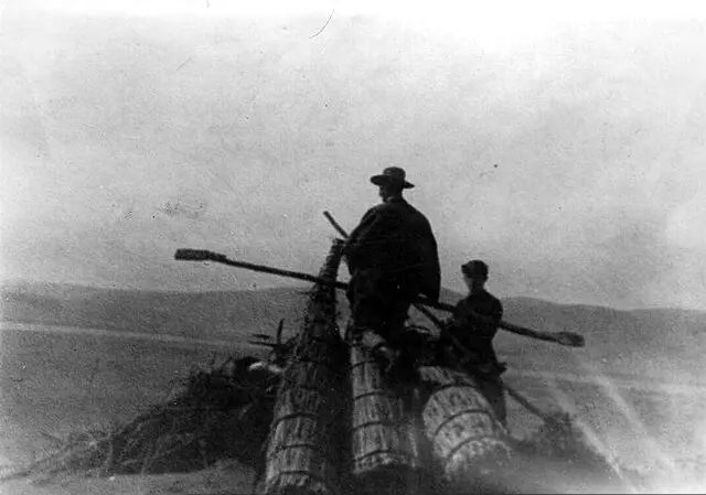 Martín Gusinde en los conchales de Pichilemu 
