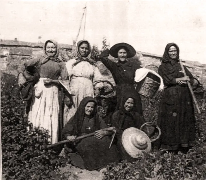 Grupo de jovenes trabajadoras