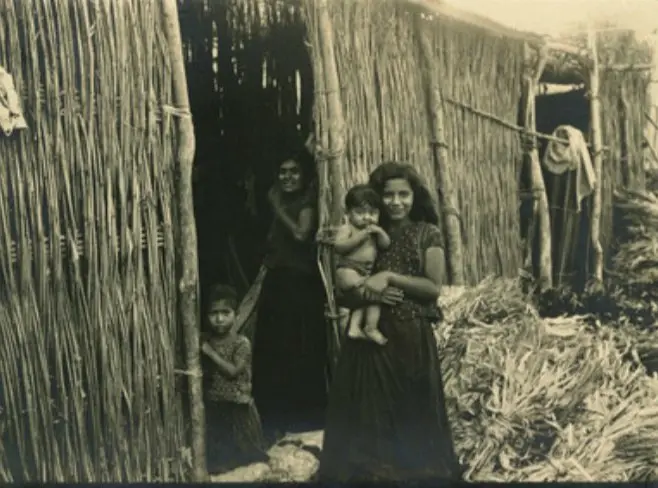 Una joven madre con su hija en Salina Cruz