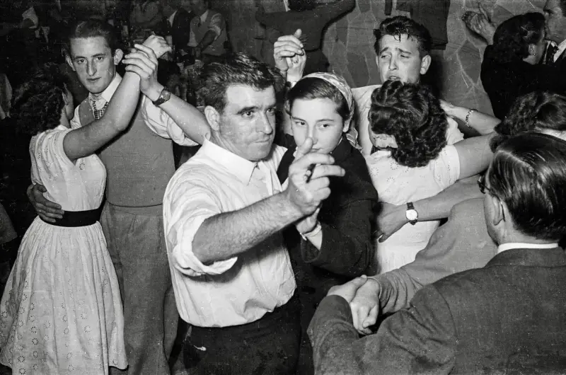 Baile en la fiesta de los comerciante de alimentación.