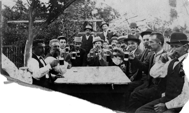 Men drinking beer