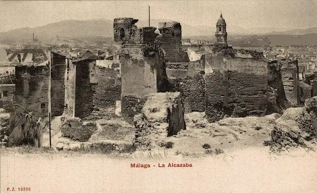  Postal antigua de la Alcazaba con la catedral al fondo