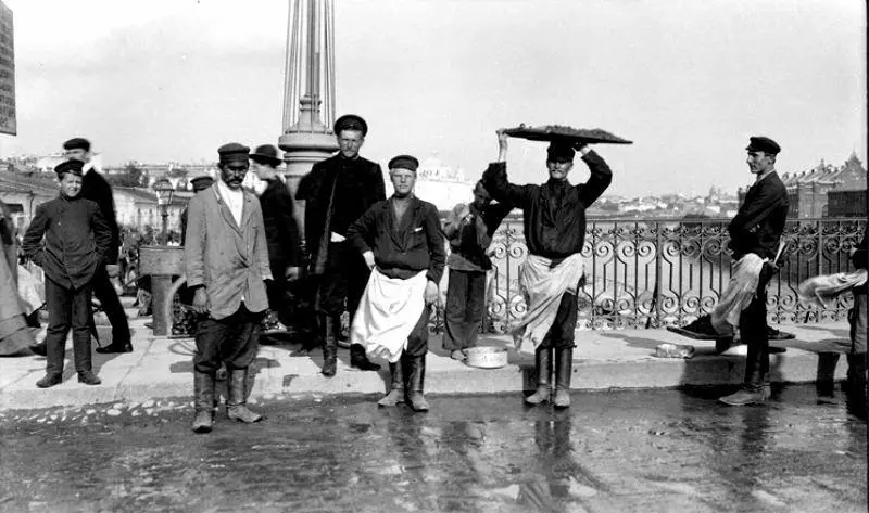 Street strawberry vendors 