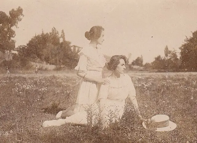 Marta y María Vargas Bello 