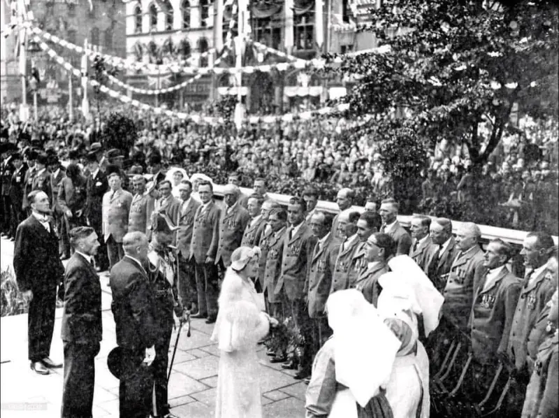 King George VI and Queen Elizabeth 