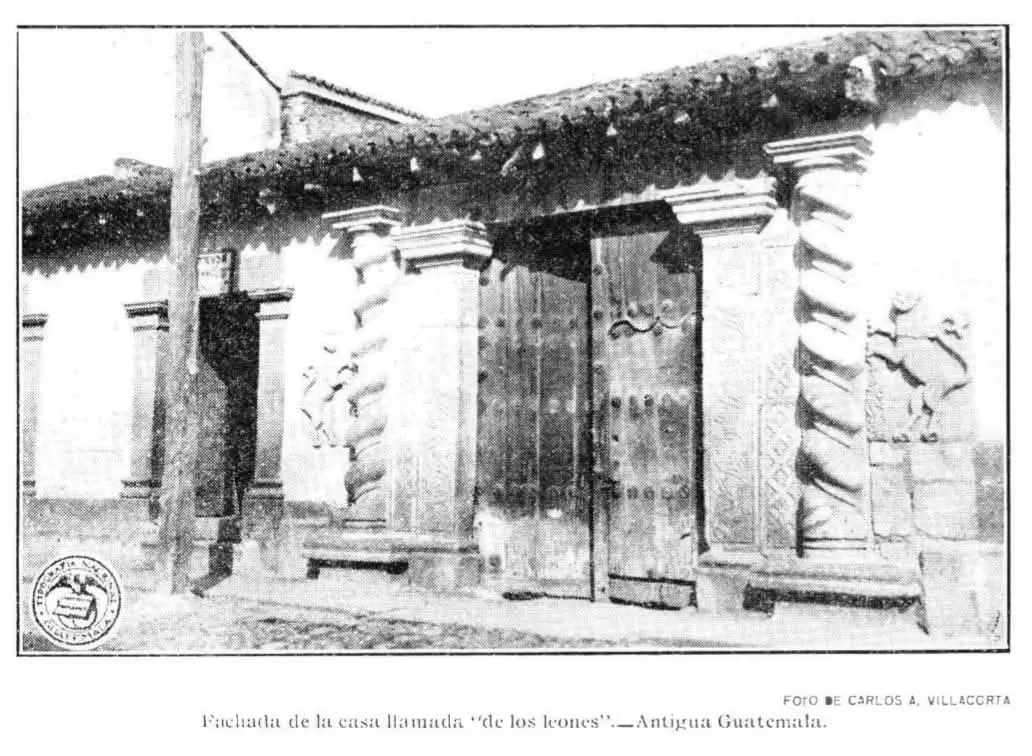 Fachada de la Casa de los Leones