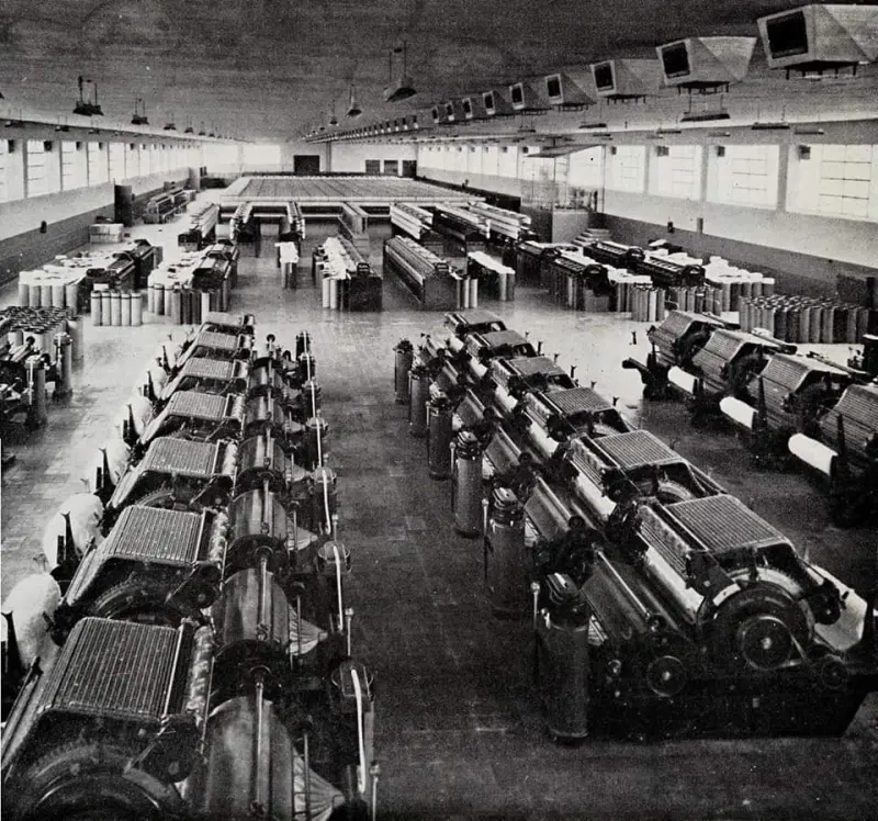 Interior de una de las naves de Hilaturas Hytasa.
