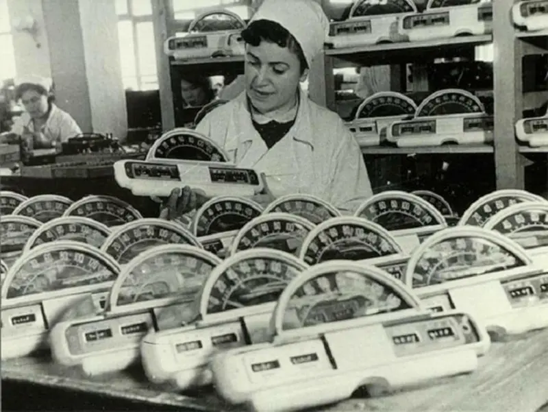 Manufacturing Instrument Panels for GAZ-21 Volga Cars at Avtoelektropribor Plant in Riga